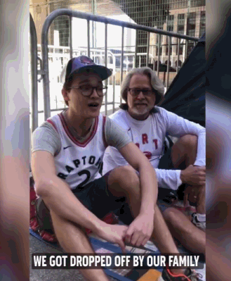 总决赛G5开打还有2天，猛龙球迷已经在侏罗纪公园外扎帐篷排队了!