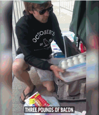 总决赛G5开打还有2天，猛龙球迷已经在侏罗纪公园外扎帐篷排队了!