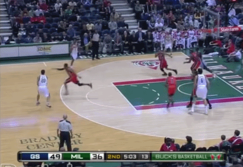 10年前的今天，他在库里头上射下55分，打破天勾的纪录