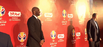 科比正式亮相抽签仪式红毯