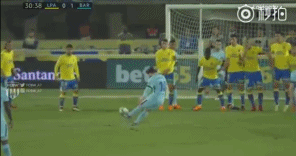 开挂实锤！梅西这任意球太准了