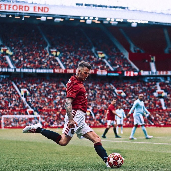 44岁的贝克汉姆 长传依然如此犀利