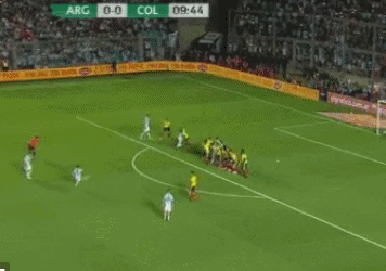 开挂实锤！梅西这任意球太准了