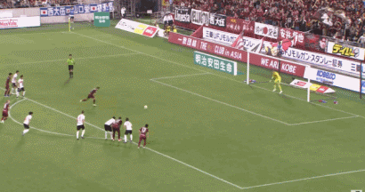 比利亚点球破门