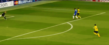 德罗巴禁区内被阿比达尔放倒，没有点球