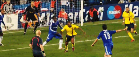 巴拉克射门击中埃托奥手臂