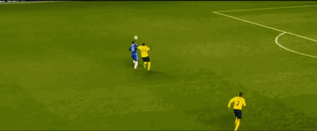 德罗巴被图雷放倒在禁区，没有点球