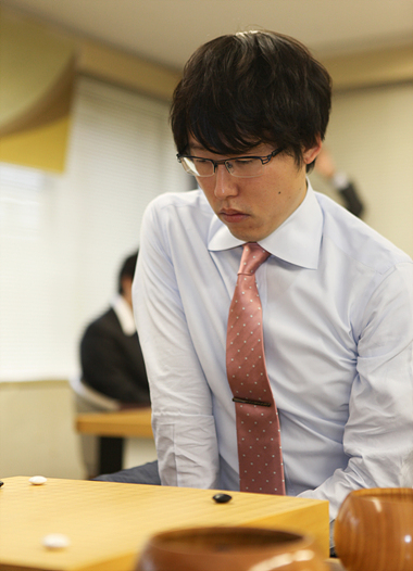 井山裕太思考中