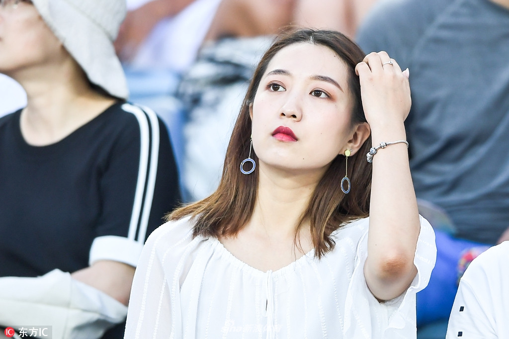 中超美女球迷图鉴 半程看台美色大赏