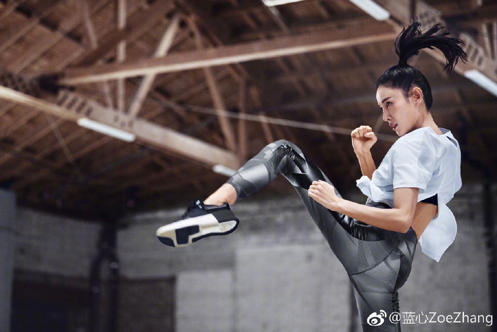 张蓝心运动露好身材 逆天长腿耀眼