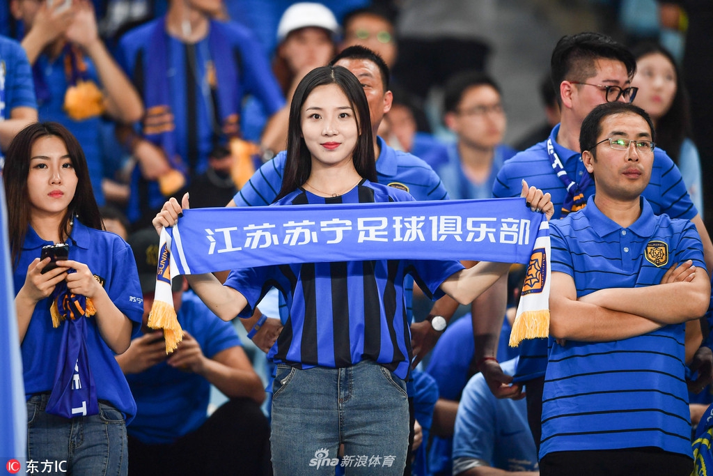 中超美女球迷图鉴 半程看台美色大赏