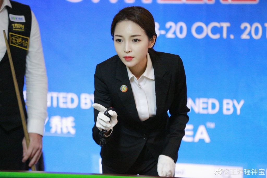 最美台球女裁判王钟瑶执裁