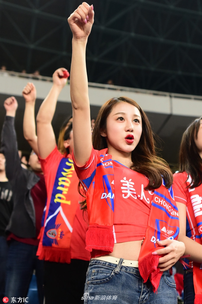 中超美女球迷图鉴 半程看台美色大赏