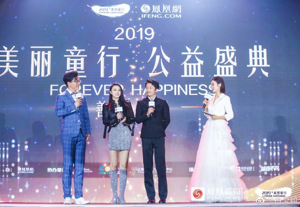 拳王邹市明美妻发自拍秀恩爱 短裙+大长腿相当吸睛