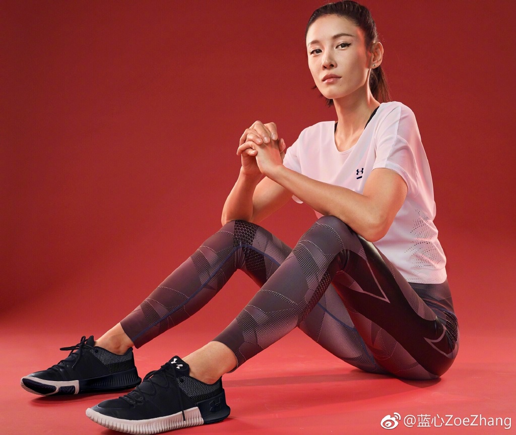 张蓝心运动露好身材 逆天长腿耀眼