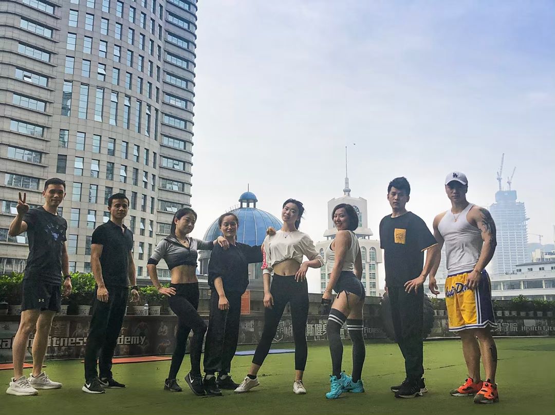 中甲美女老总恋情曝光 男友是健身狂魔