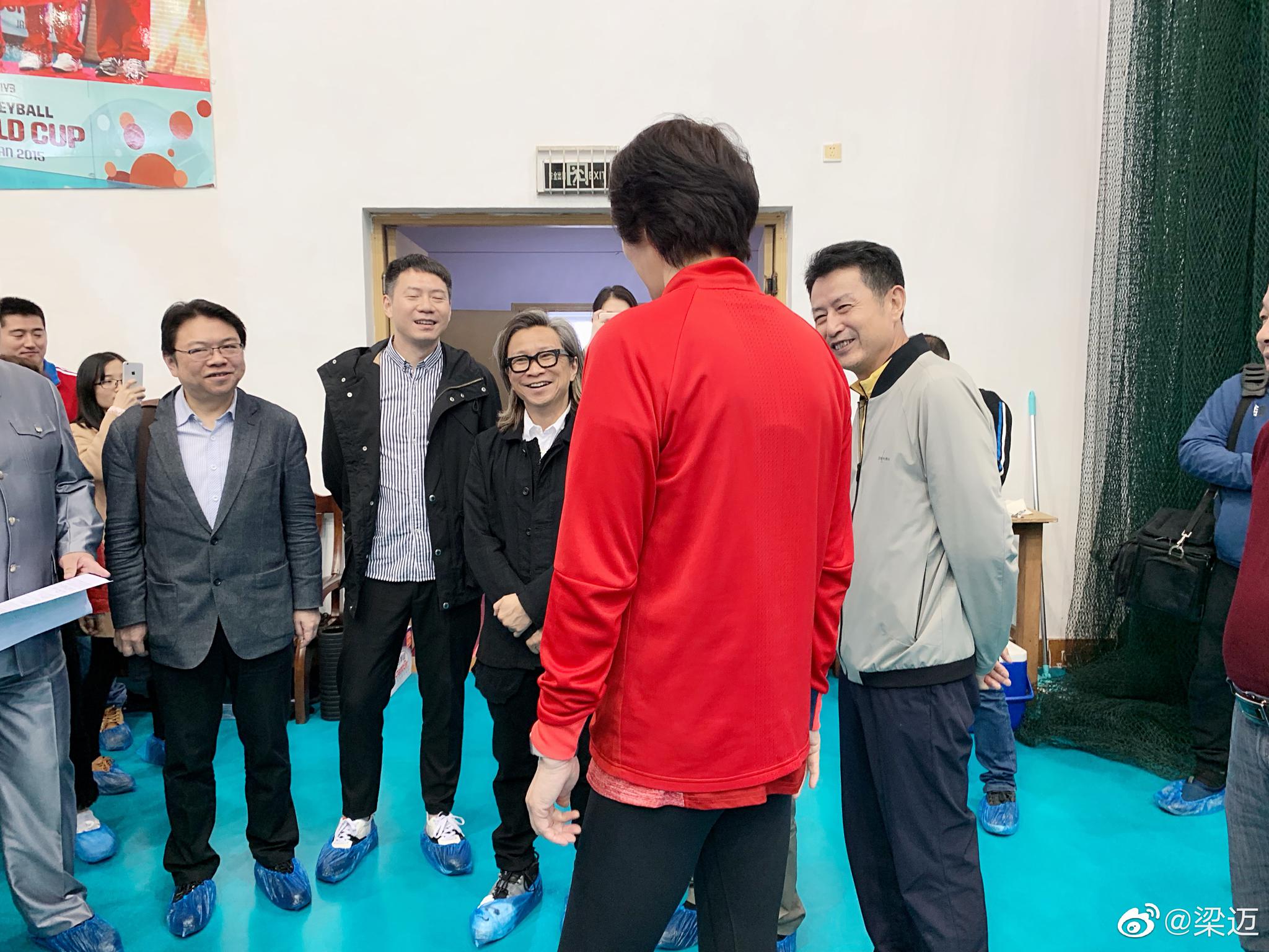 郎平陈可辛出席《中国女排》启动仪式