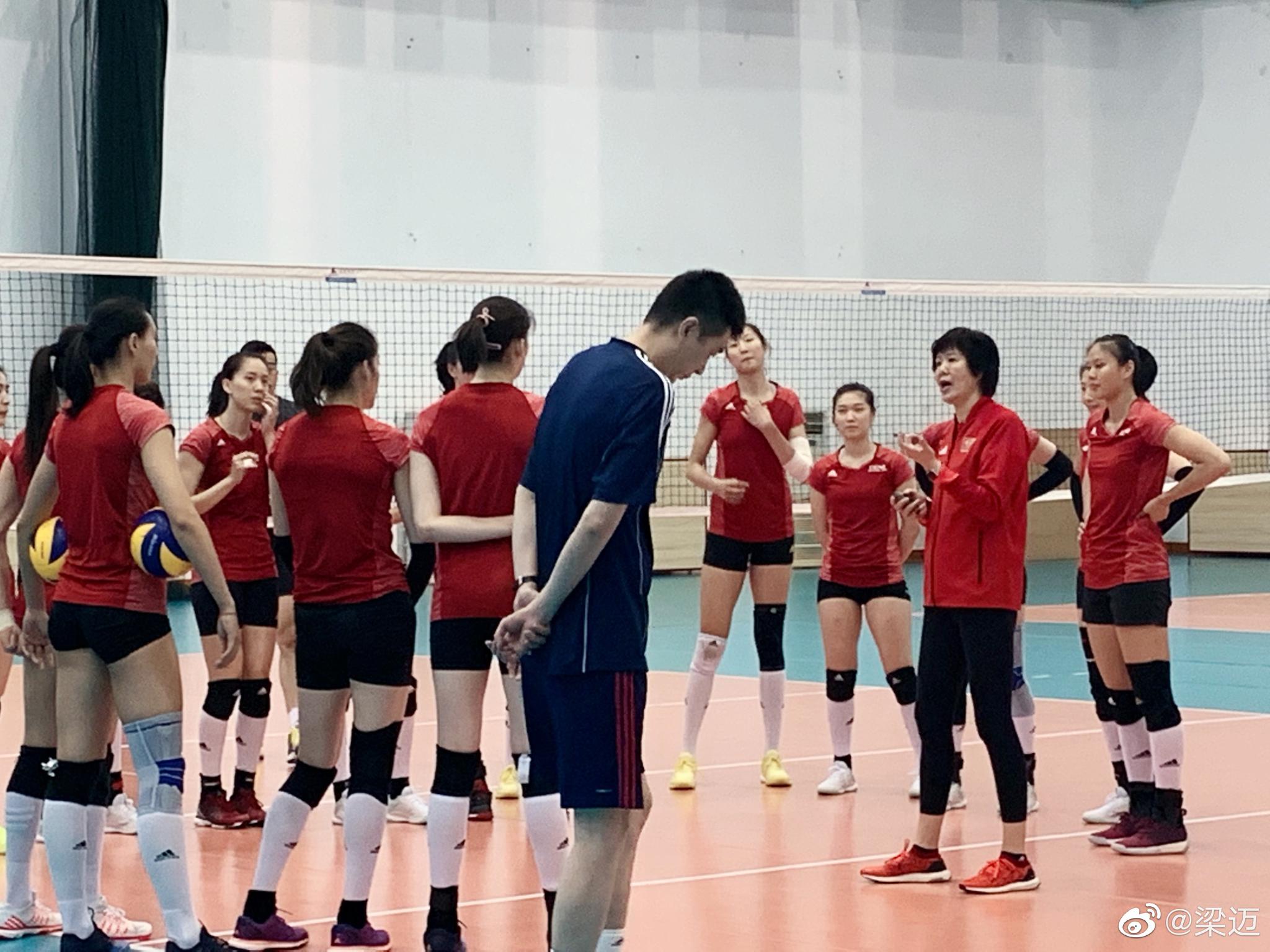 郎平陈可辛出席《中国女排》启动仪式