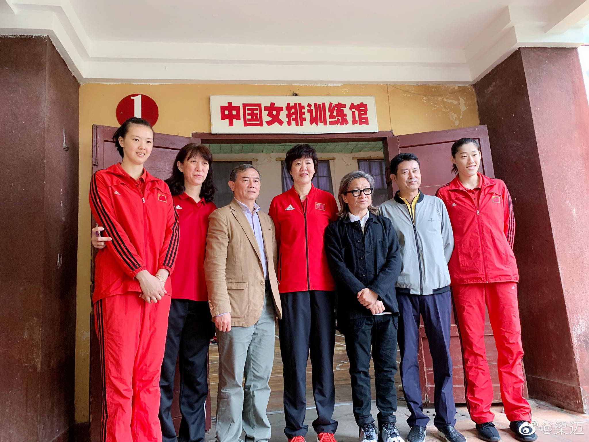 郎平陈可辛出席《中国女排》启动仪式