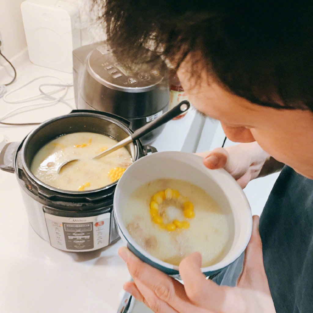 惠若琪深夜撒狗粮 携朱婷凌晨归家获老公盛餐迎接