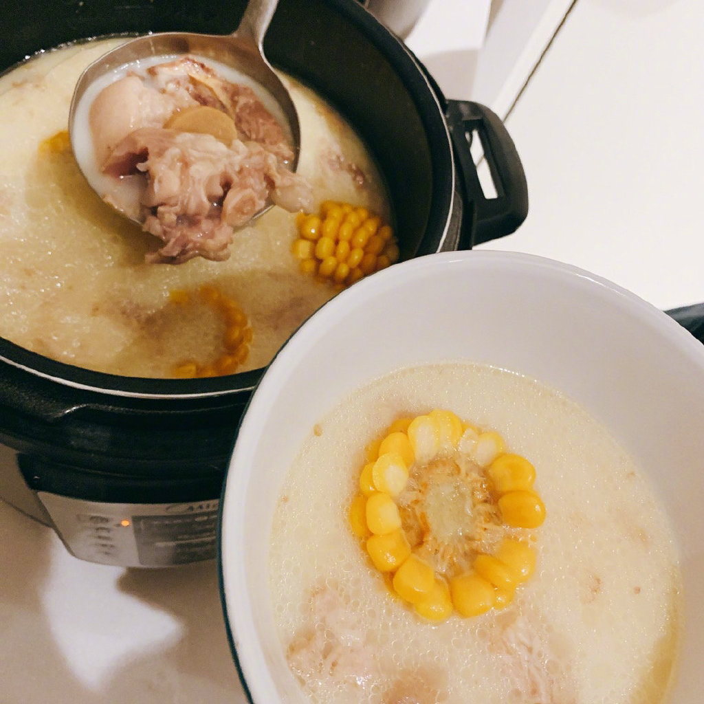 惠若琪深夜撒狗粮 携朱婷凌晨归家获老公盛餐迎接