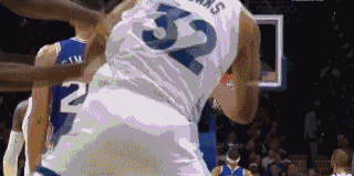 两大中锋打起来了!大帝唐斯扭打成一团西蒙斯拉偏架