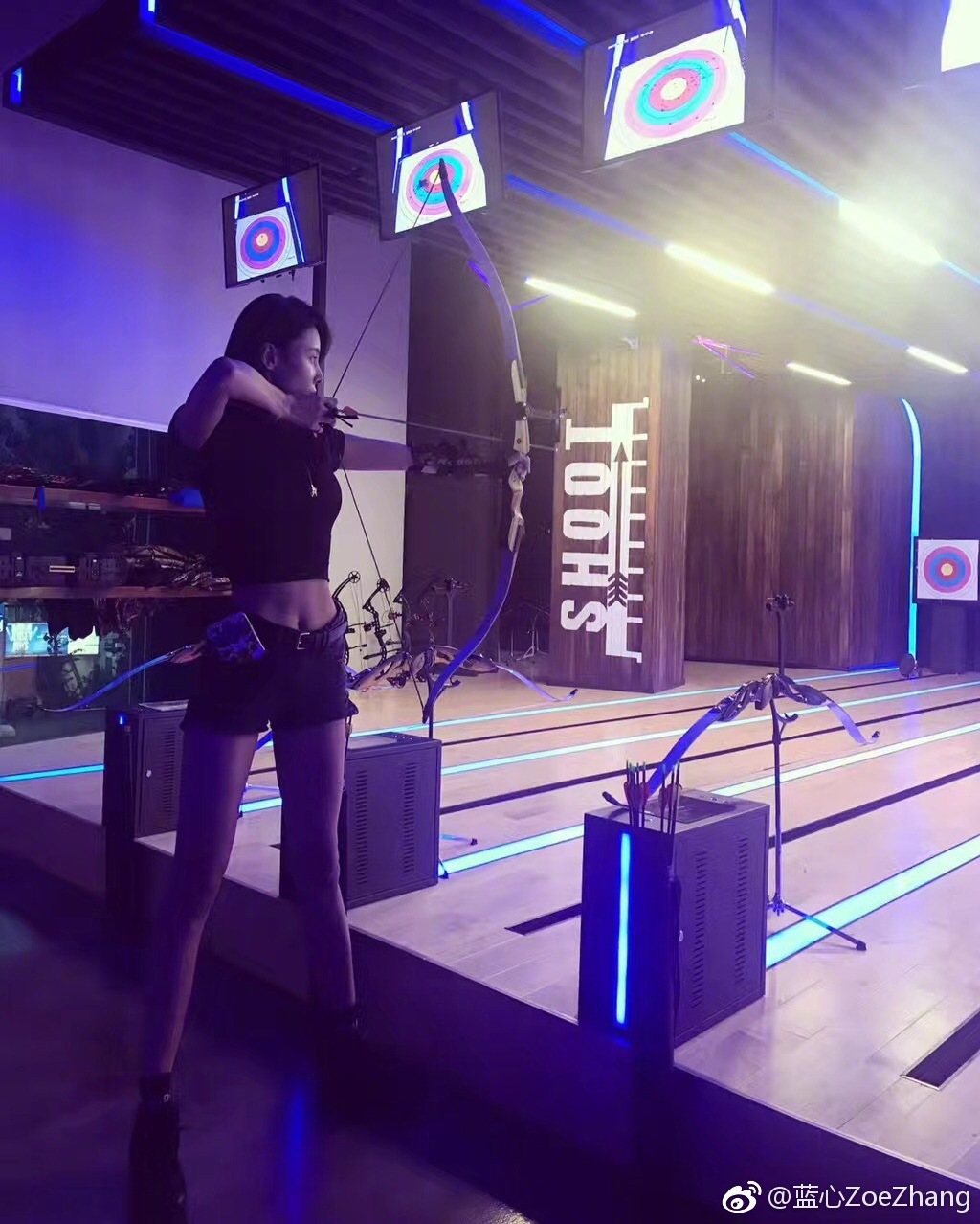 张蓝心运动露好身材 逆天长腿耀眼