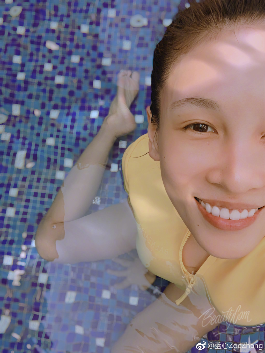 张蓝心运动露好身材 逆天长腿耀眼