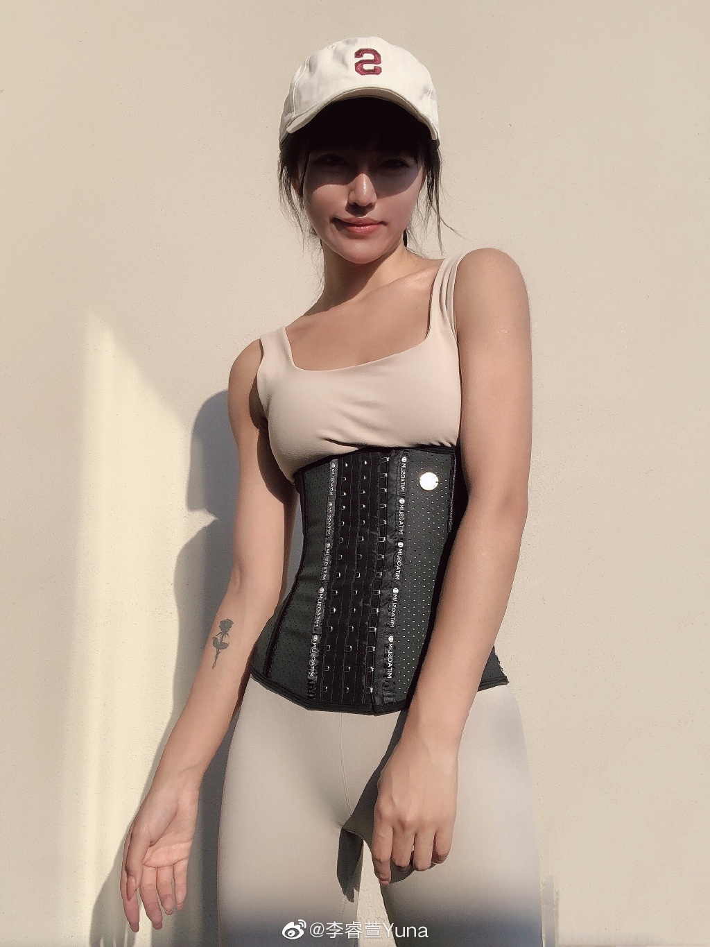 爱篮球爱健身的美女 感受一下她的大长腿