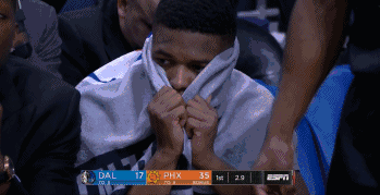 太阳后卫重伤左脚脚踝摔变形