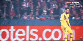 咋想？丢球后梅西久久盯着巴帅