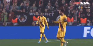 咋想？丢球后梅西久久盯着巴帅