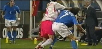 最黑黑哨认错！02年韩国的恶犯