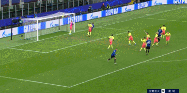 曼城铁卫客串门将!这一幕笑喷