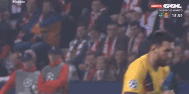 咋想？丢球后梅西久久盯着巴帅