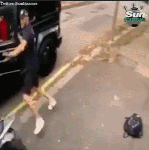 惊险！厄齐尔遭持刀歹徒追砍