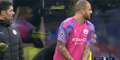 曼城铁卫客串门将!这一幕笑喷