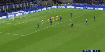 曼城铁卫客串门将!这一幕笑喷