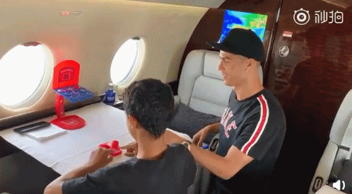 C罗顶多三岁！爆笑陪儿子玩耍