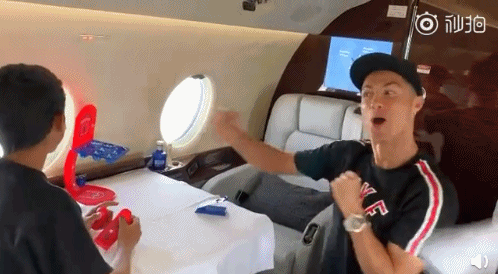 C罗顶多三岁！爆笑陪儿子玩耍