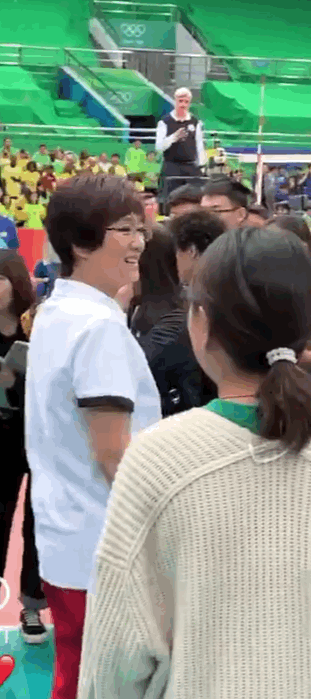 巩俐版郎平造型曝光 被赞超还原