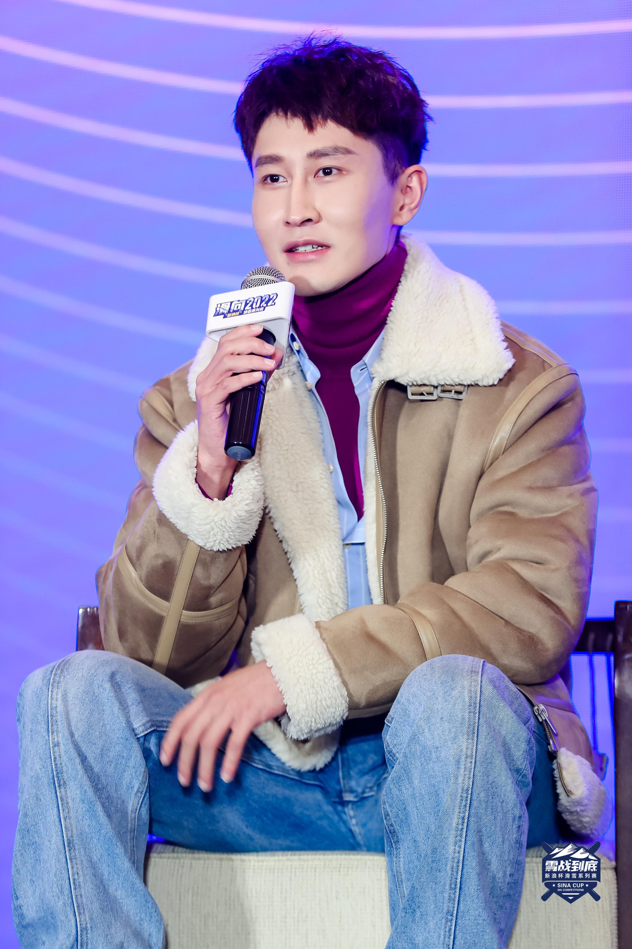 视频-新浪杯滑雪时尚星推官@陈采尼呀论坛发言