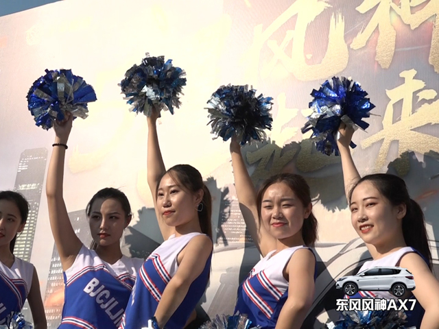 足金大连站场边美女云集