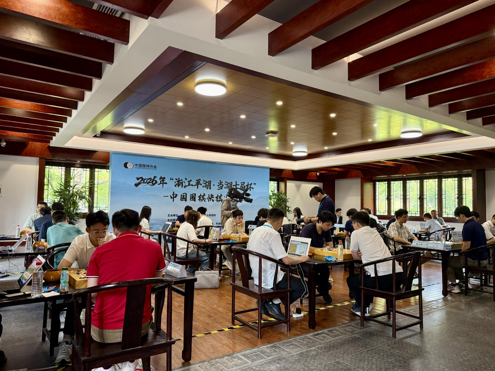 当湖十局杯首日世冠12负1胜 卫冕冠亚军晋级八强