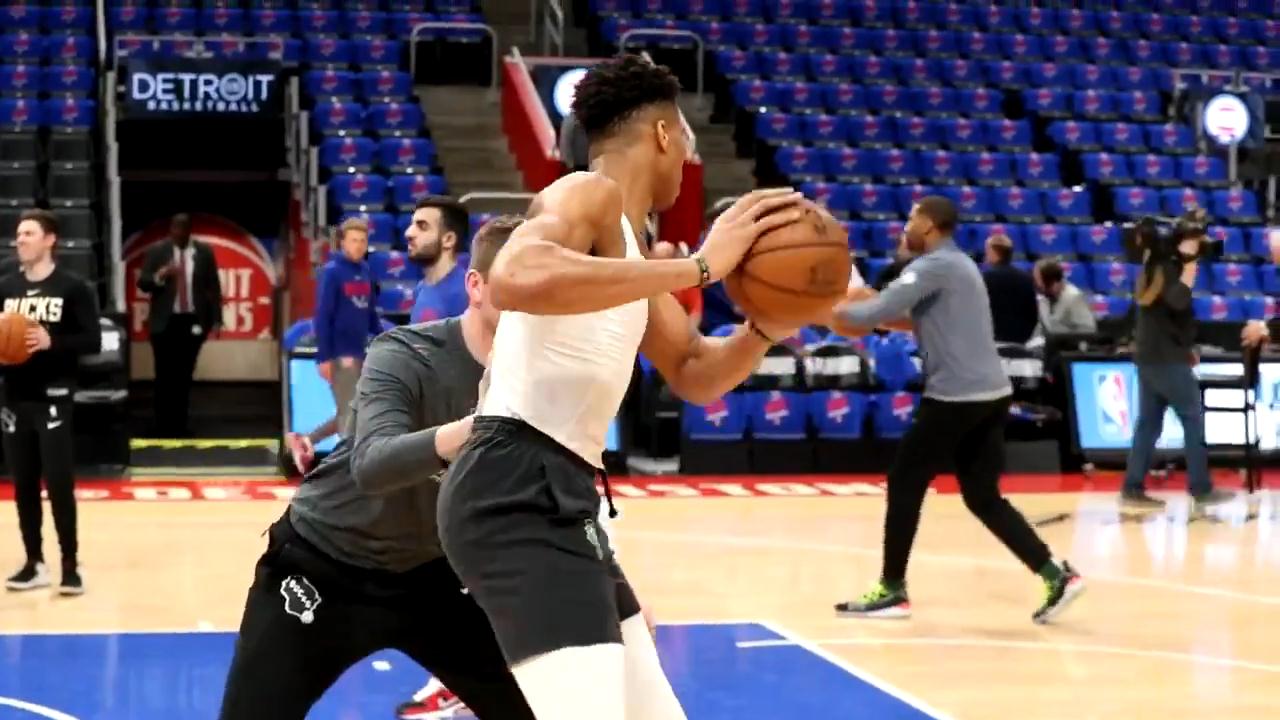 字母哥赛前练习单打抛投命中