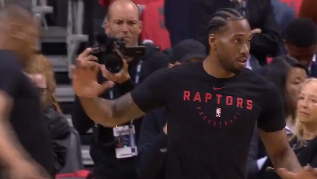 卡哇伊赛前热身面无表情