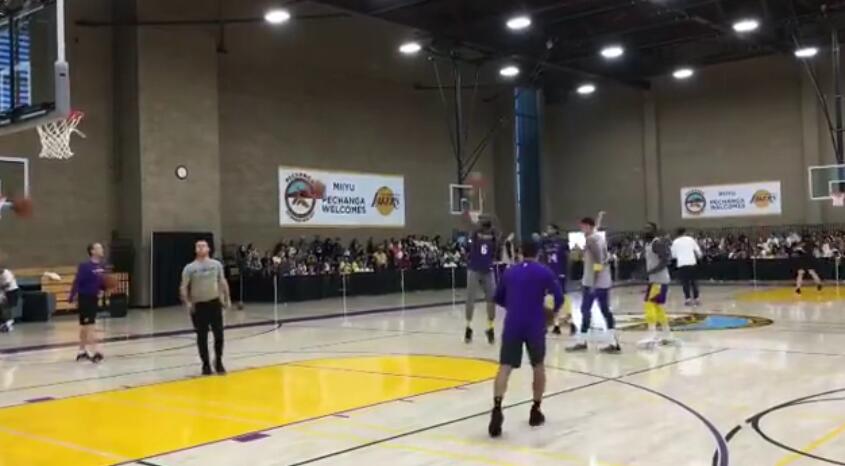 詹皇率湖人锋线群练远投