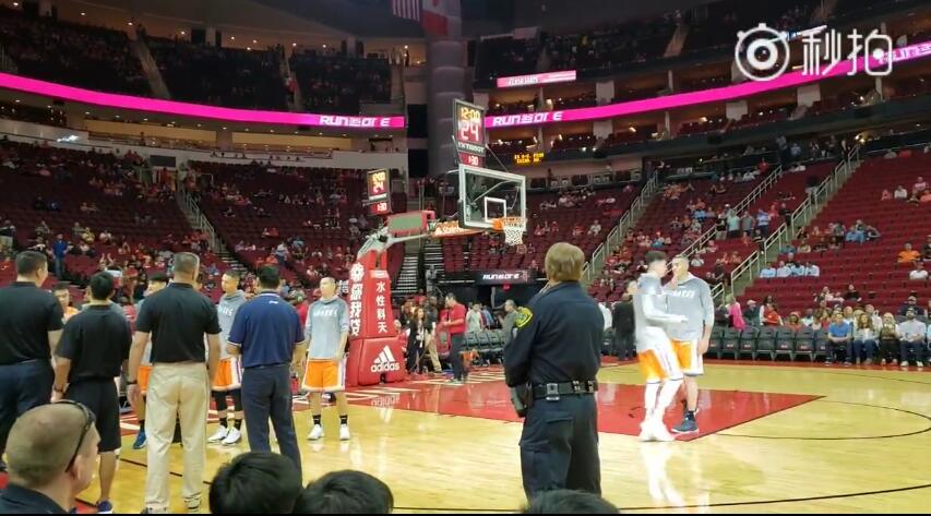 上海大鲨鱼首发登场气势十足