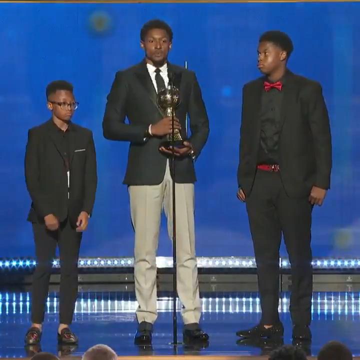 布拉德利-比尔获得社区关怀奖