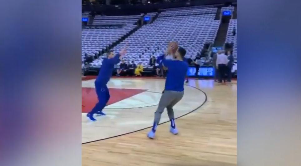 西蒙斯赛前试投3分连续打铁